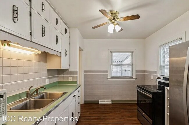 Foto del edificio - 2 br, 1 bath House - 2412 32nd Ave