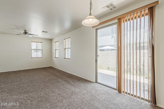 Building Photo - 3022 E Donner Dr