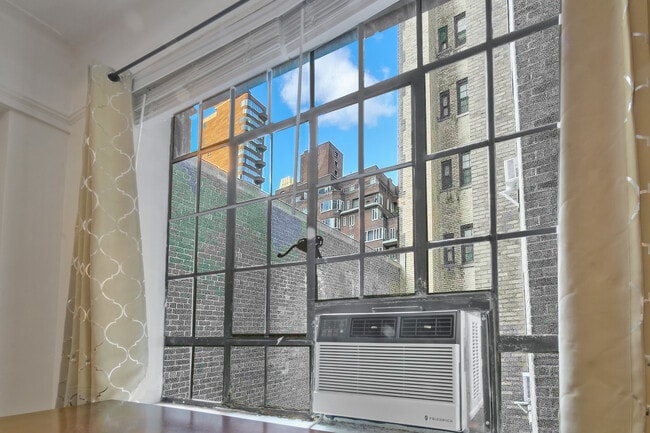 Building Photo - 10 Park Ave