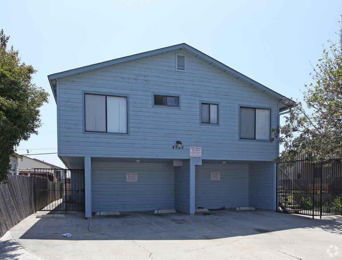 Primary Photo - 4583-4585 36th St