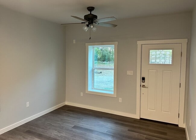 Building Photo - 1 Bedroom Single Family Home in Quinlan