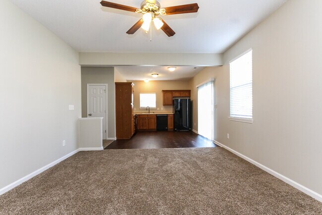 Foto del edificio - 672 Cloverfield Ln