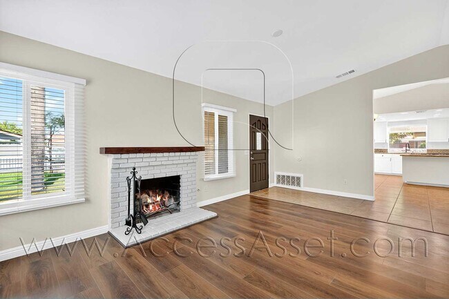 Foto del edificio - Stunning 3 Bed/2 Bath Pool Home In Lake El...