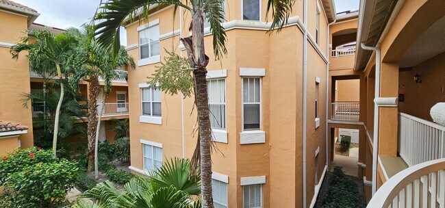 Foto del edificio - 1 bedroom condo in a resort like community
