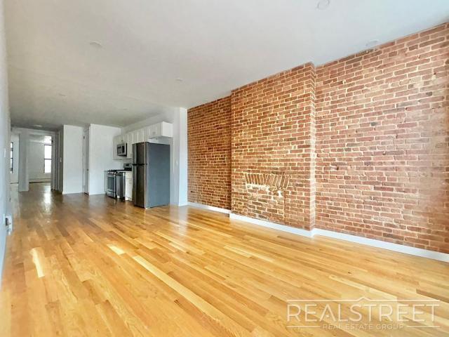 Foto del edificio - 3 bedroom in Brooklyn NY 11221