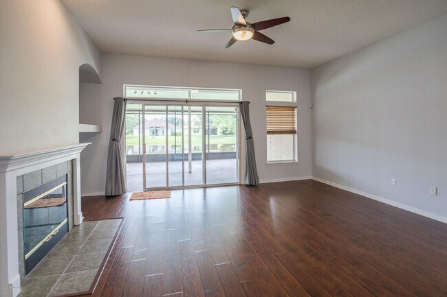 Building Photo - 1718 Chatham Village Dr