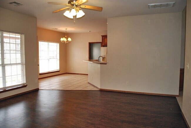 Foto del edificio - Wonderful 4 bedroom, 2 bath home in Deer C...