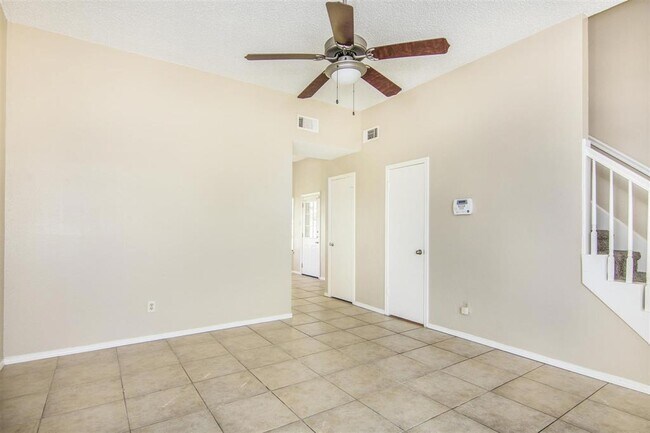 Building Photo - 4927 Old Brickhouse Dr