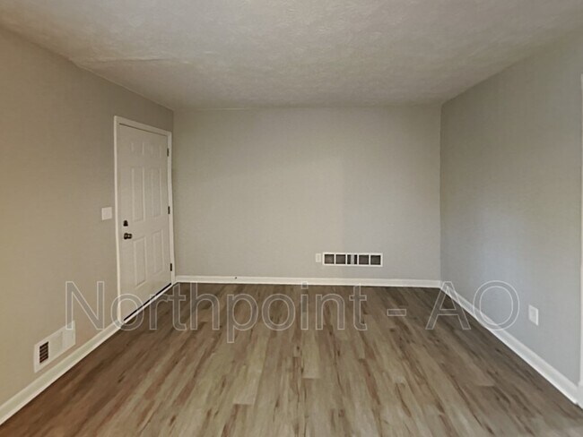 Foto del edificio - 8020 Kendrick Rd