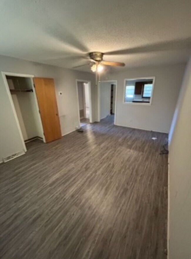 Building Photo - 409 Old Central Rd