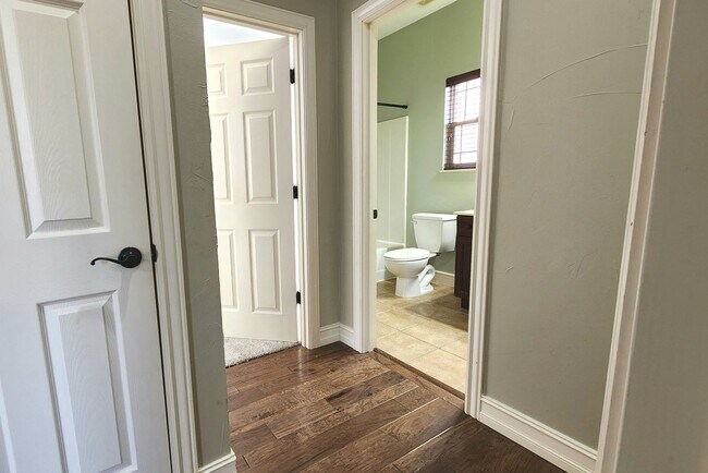 Foto del edificio - -NIXA- 5 bed 3 bath Home | TWO Large Maste...
