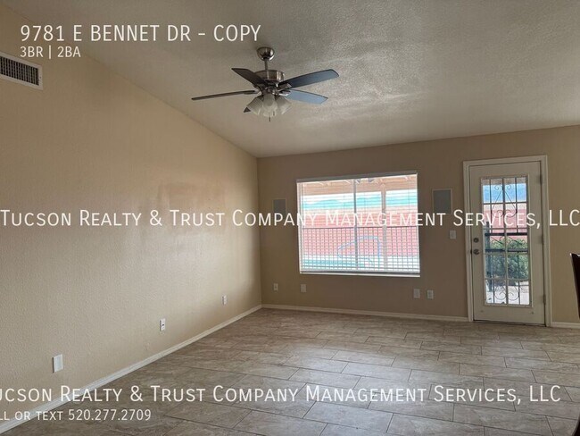 Foto del edificio - 9781 E Bennett Dr