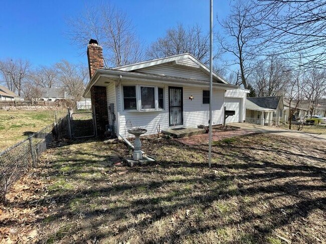 Foto del edificio - Adorable 2 Bedroom, 1 Bathroom, 1 Car Gara...