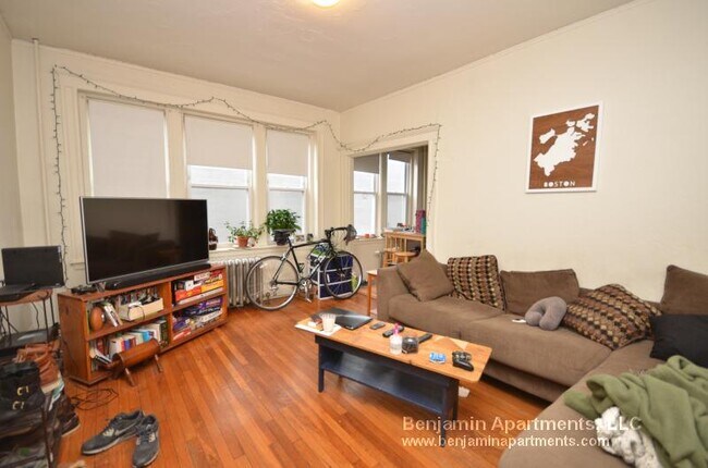 Building Photo - 1162 Boylston St