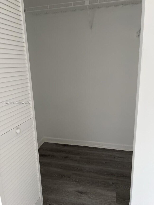 Foto del edificio - 2401 NW 89th Dr