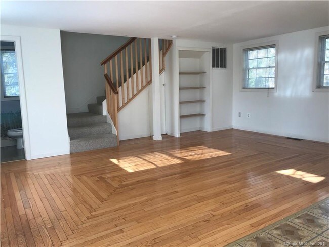 Foto del edificio - 484 Long Hill Rd