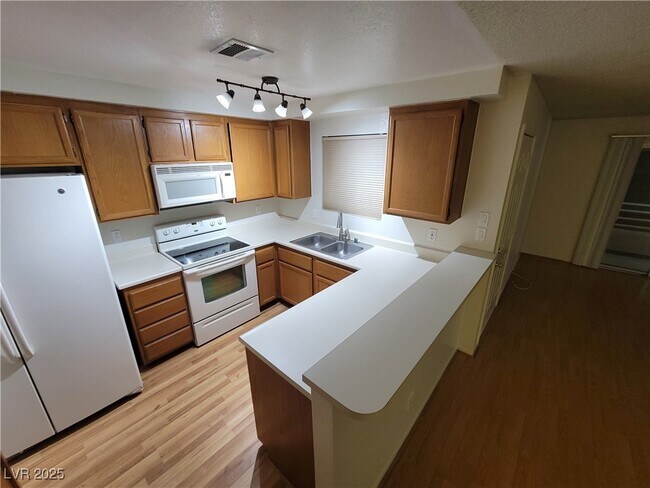 Foto del edificio - 2200 Highpointe Dr