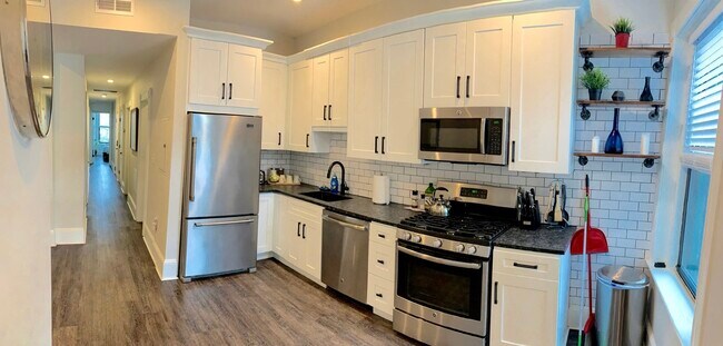 Building Photo - 1520 Tremont St