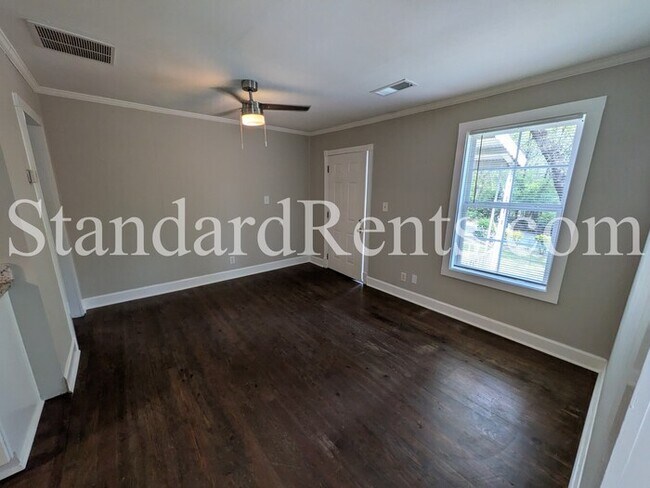 Foto del edificio - 1770 Wenlock St NW