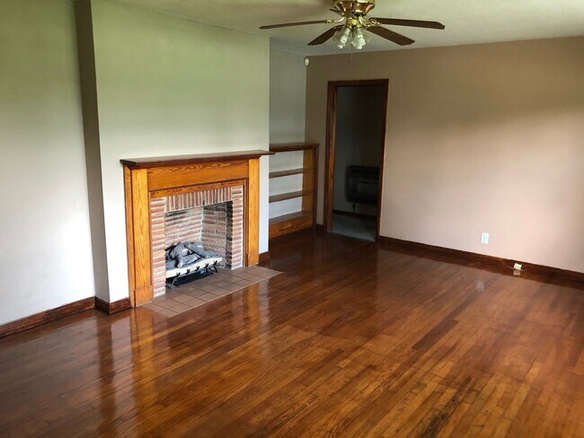 Building Photo - 3 Bedroom Country Home in Toney!