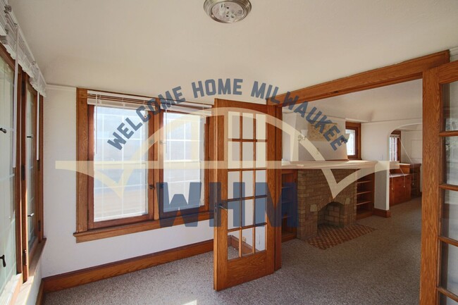 Building Photo - COMING SOON! Lovely 2 Bedroom Upper Unit i...