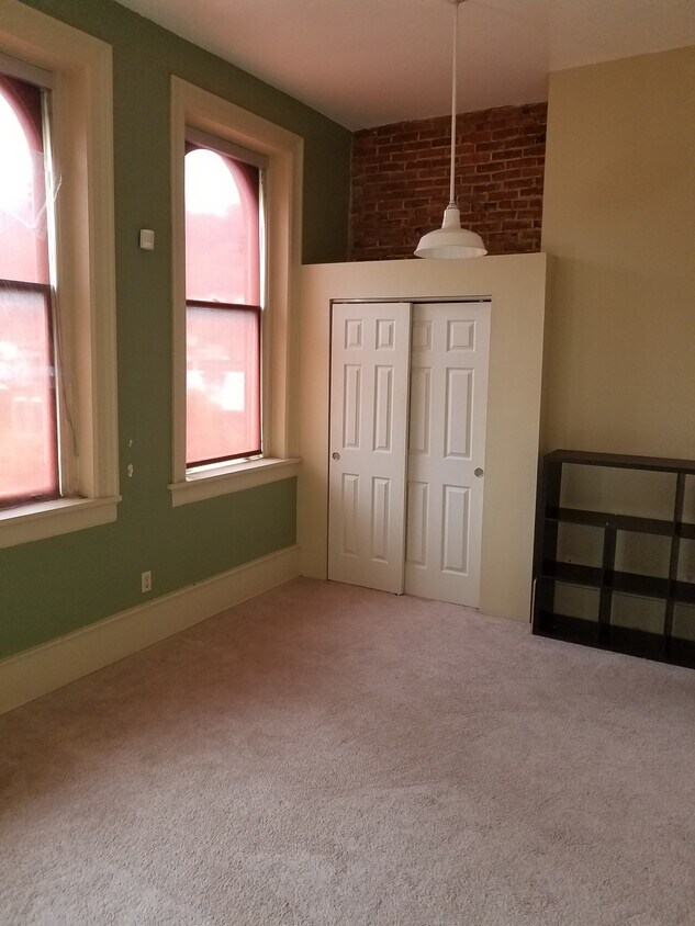 1205 E Carson St Unit App3, Pittsburgh, PA 15203 Apartments in