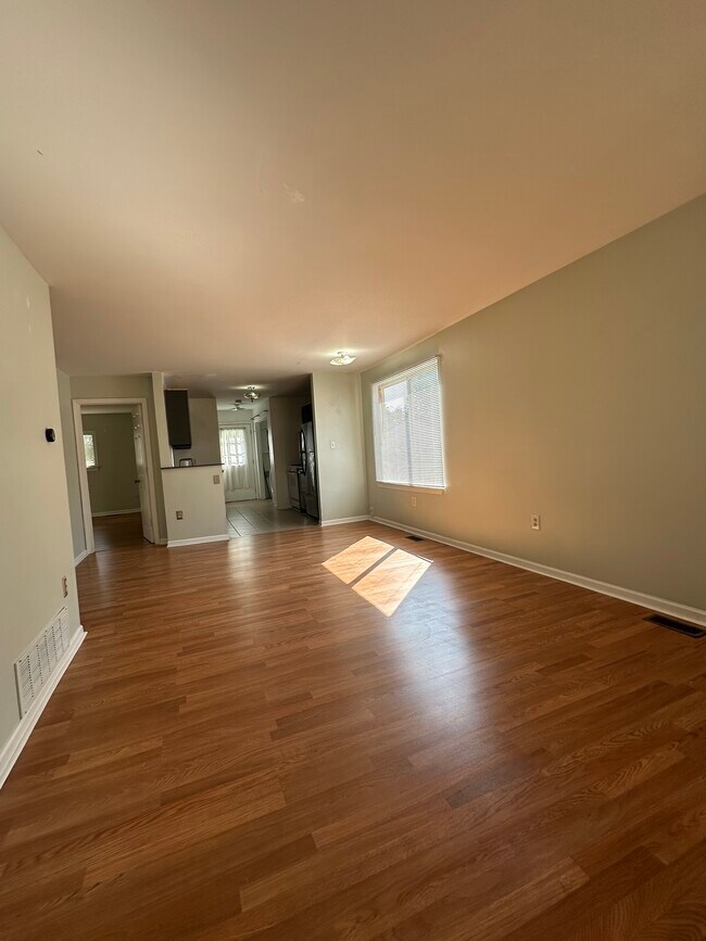 Foto del edificio - 1636 E Jarvis Ave