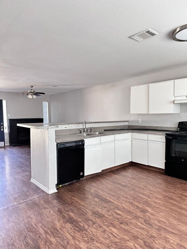 Foto del edificio - Best Value near Downtown for Immediate Mov...