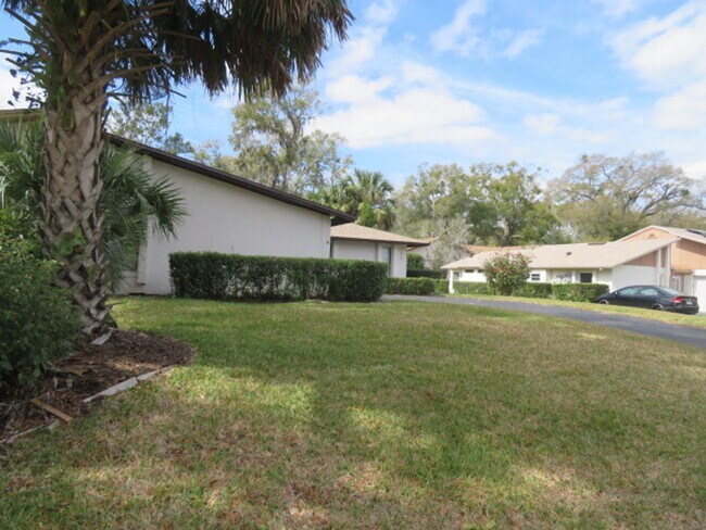 Building Photo - Large 2 bed 2 bath Duplex  In Errol Estate