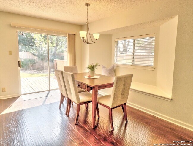 Foto del edificio - 7138 Valewood View