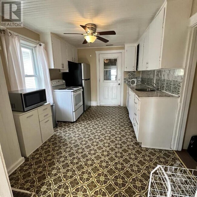 312 Louisa St, Cornwall, ON K6H 4R1 House for Rent in Cornwall, ON