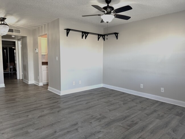 Foto del edificio - 24862 US Hwy 19 N