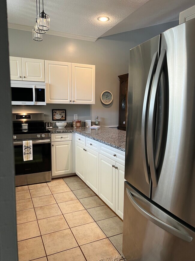 Building Photo - 4241 Hibiscus Dr