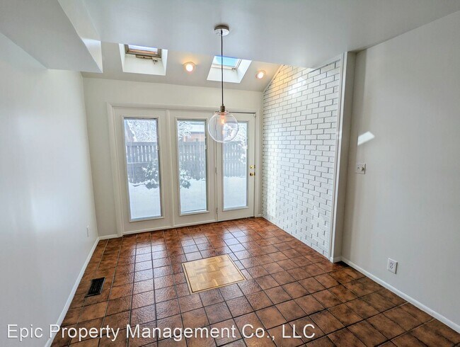 Building Photo - 3 br, 2.5 bath House - 2078 E Michigan Ave