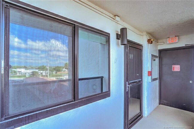 Foto del edificio - 10410 S Ocean Dr