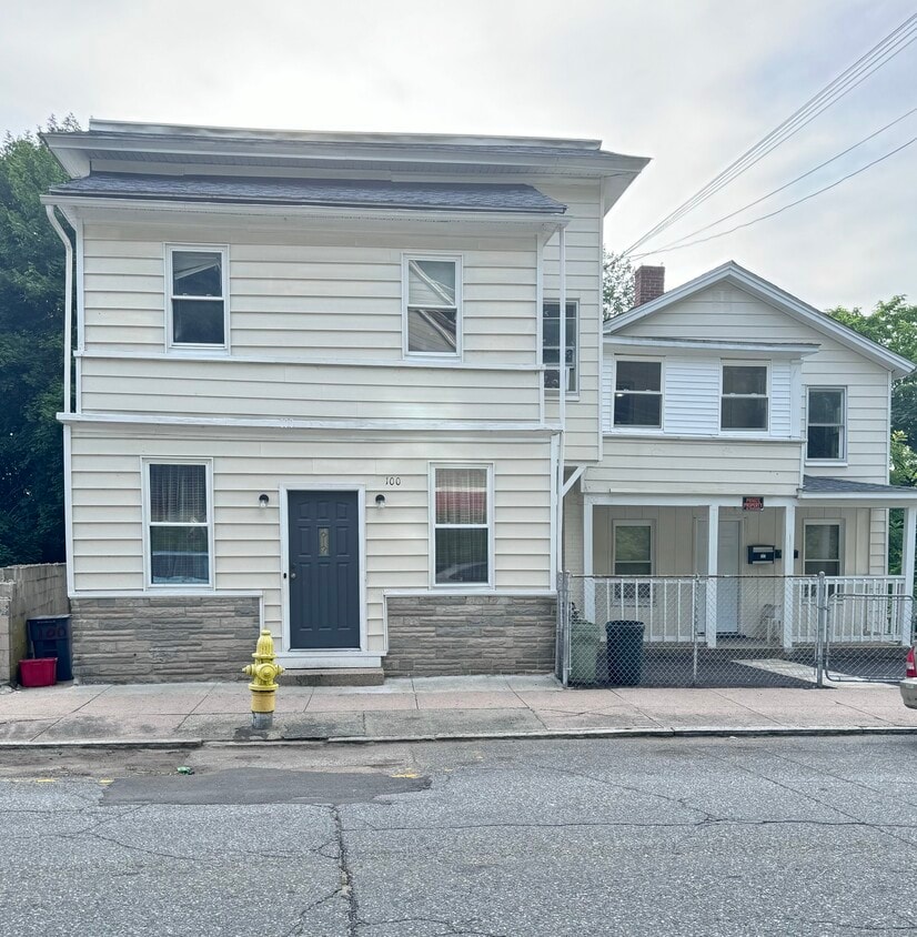 100 Hawkins St Unit 2nd Flr, Derby, CT 06418 Room for Rent in Derby