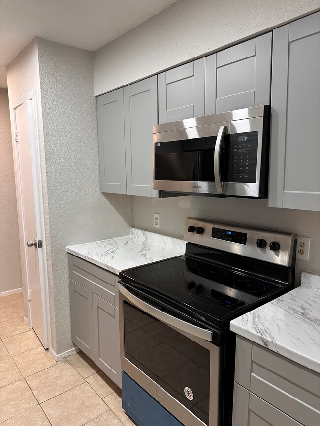 Foto del edificio - 5665 Birchmont Dr