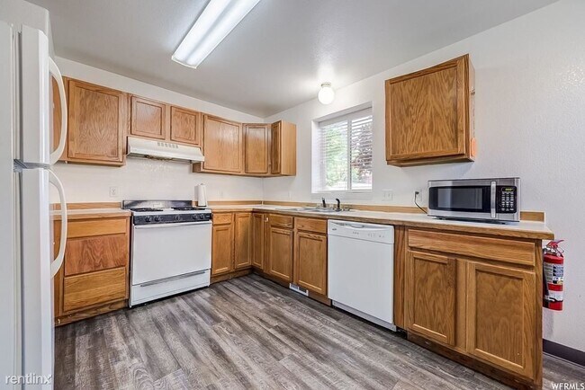 Foto del edificio - 3 br, 2 bath 4plex - 65 East 100 North 59
