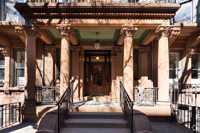 Entrada - Remsen Owners Corporation