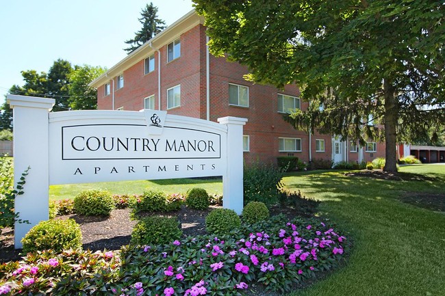 South Entrance - Country Manor Apartments