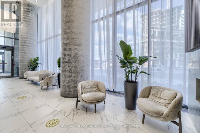 Photo du bâtiment - 950-4950 Portage Pkwy