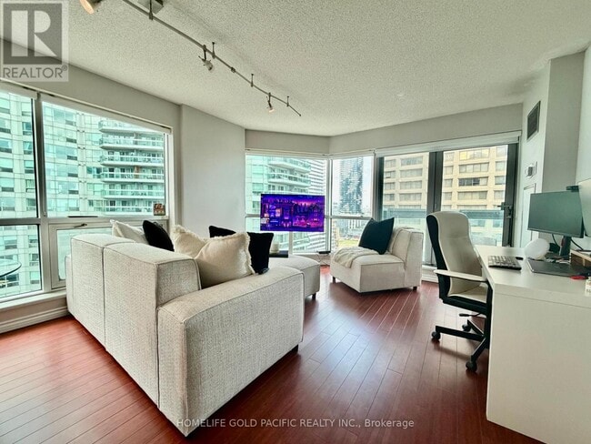 Building Photo - 10 Queens Quay W