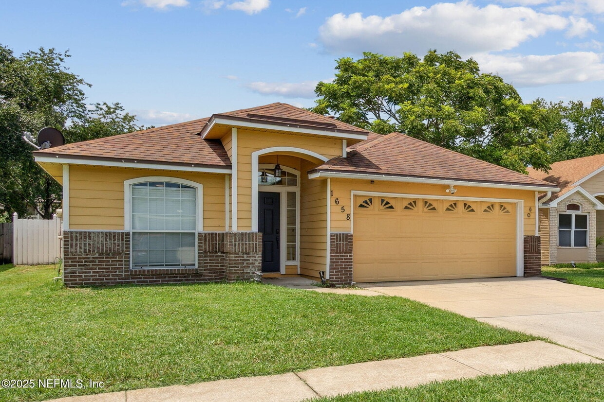 Foto principal - 1658 Hudderfield Cir W