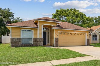 Building Photo - 1658 Hudderfield Cir W