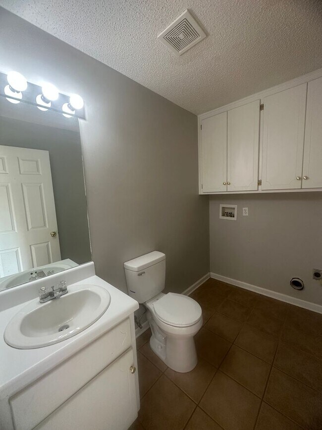 Foto del edificio - Dunwoody Townhomes!