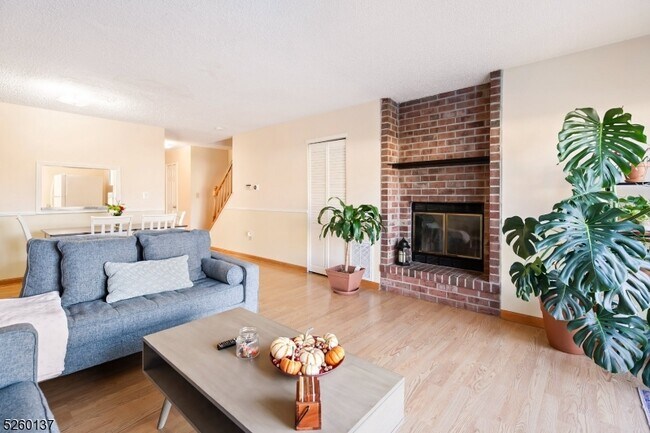 Foto del edificio - 1704 Doolittle Dr