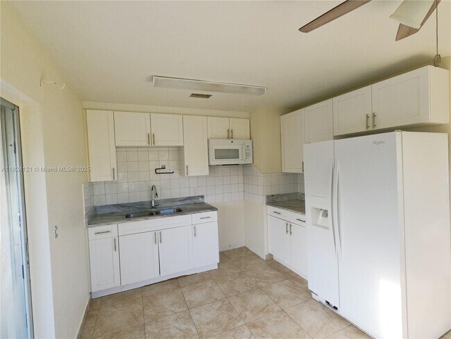 Foto del edificio - 3585 Laurette Ln