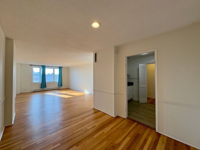 Foto del edificio - One-Bedroom Mt. Vernon Condo in St. Paul At Chase High Rise