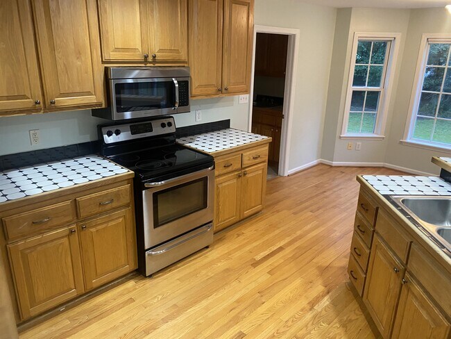 Foto del edificio - 212 Riverbend Rd