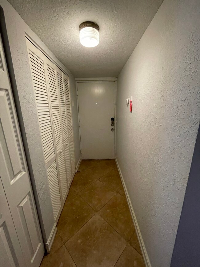 Building Photo - 6075 N Sabal Palm Blvd